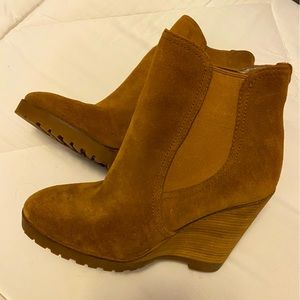 Michael Kors suede tan wedge booties, NWOT, size 7M, 4in heel